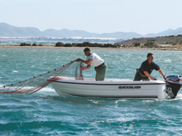 Yacht charter Marseille - Quicksilver Quicksilver 410 Fish on SamBoat