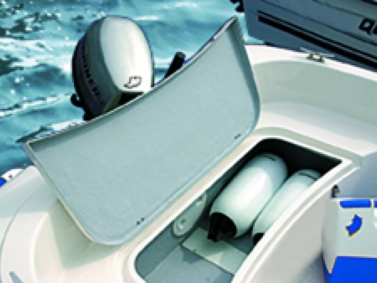 Hire a Quicksilver Quicksilver 410 Fish Marseille