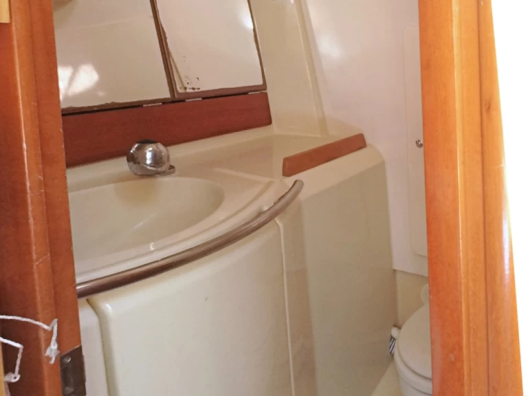 Sailboat to hire La Rochelle at the best price
