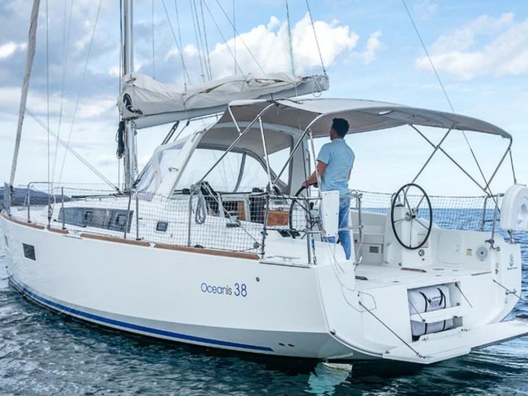 Yacht charter Ayamonte - Bénéteau Oceanis 38 on SamBoat