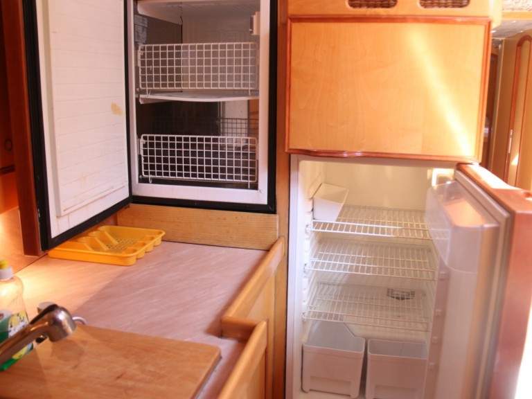 Hire a Dynamique Dynamique 62 Parikia