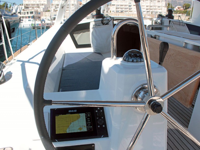 Sailboat hire in Barcelona - Bénéteau Oceanis 38.1