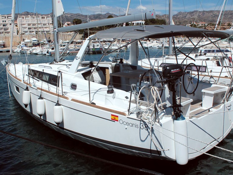 Hire a Bénéteau Oceanis 38.1 Palma de Mallorca