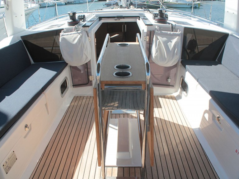 Hire Sailboat Bénéteau with a boat licence