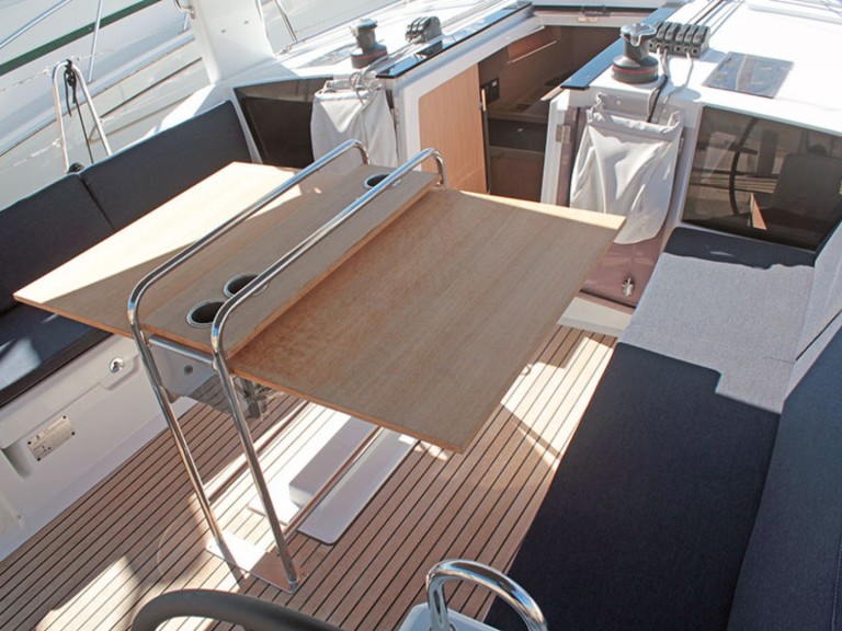 Yacht charter Palma de Mallorca - Bénéteau Oceanis 41.1 on SamBoat