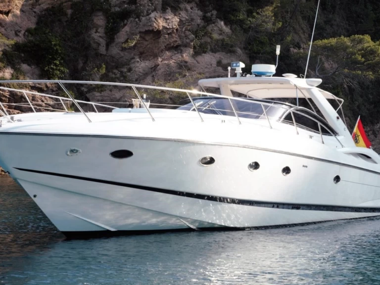 Luxury Yacht hire in Mahón - Sunseeker Predator 56