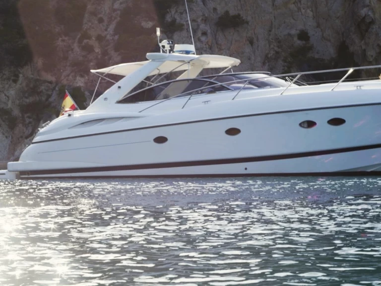 Charter a Sunseeker Predator 56 in Mahón on Samboat
