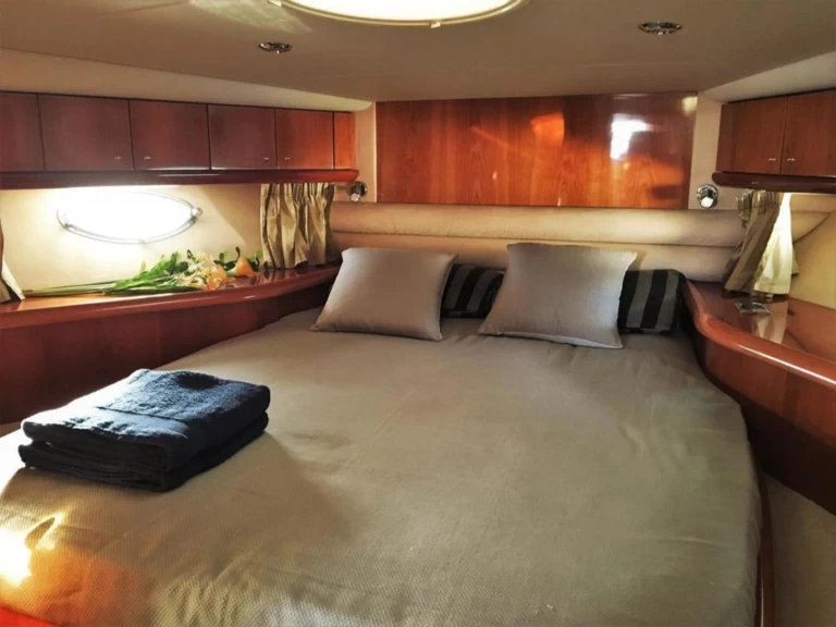 Hire Luxury Yacht with or without skipper Sunseeker Mahón