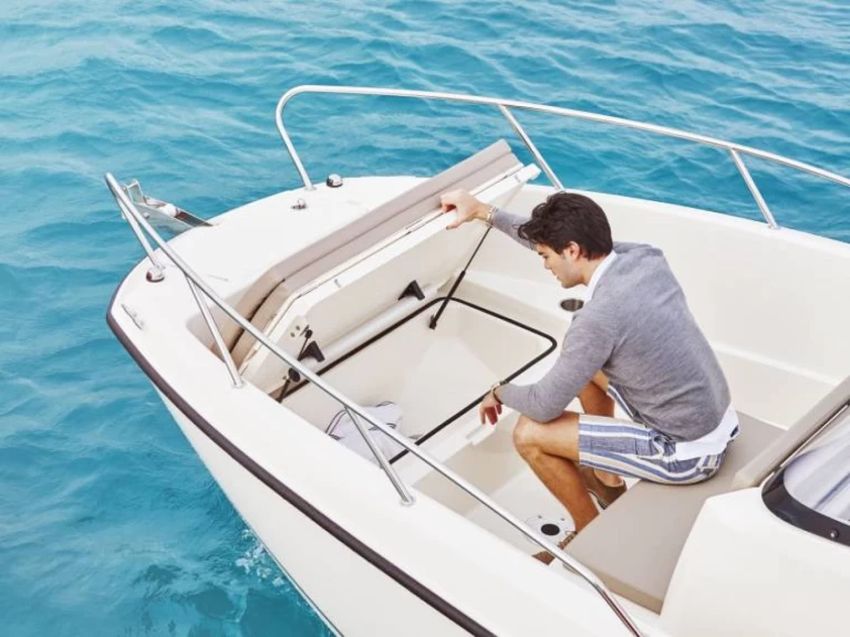 Yacht hire Mahón cheap Quicksilver 675 Activ Open