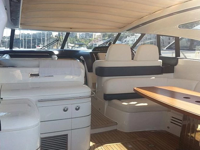 Charter a Princess Princess V58 in Mahón on Samboat