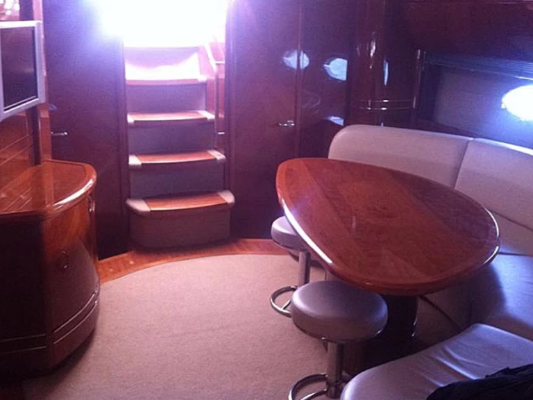 Hire Luxury Yacht with or without skipper Princess Mahón