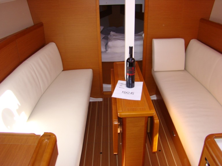 Yacht charter D-Marin Dalmacija Marina - Jeanneau Sun Odyssey 33i on SamBoat