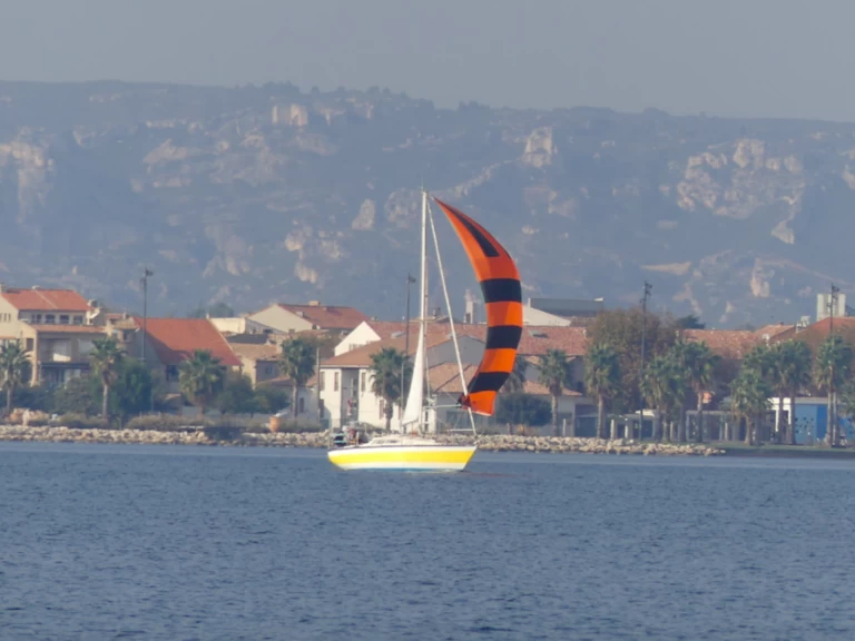 Charter a Kelt Kelt 8M in Martigues on Samboat