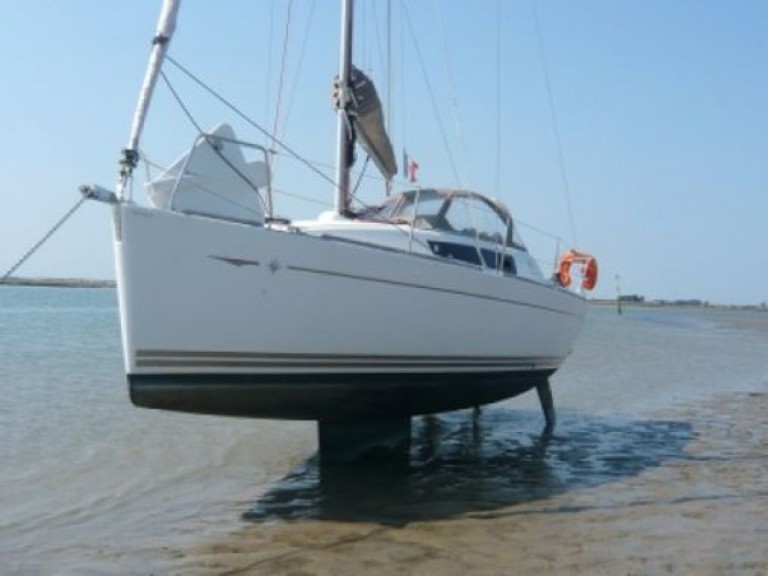 Sailboat to hire Port-Haliguen at the best price