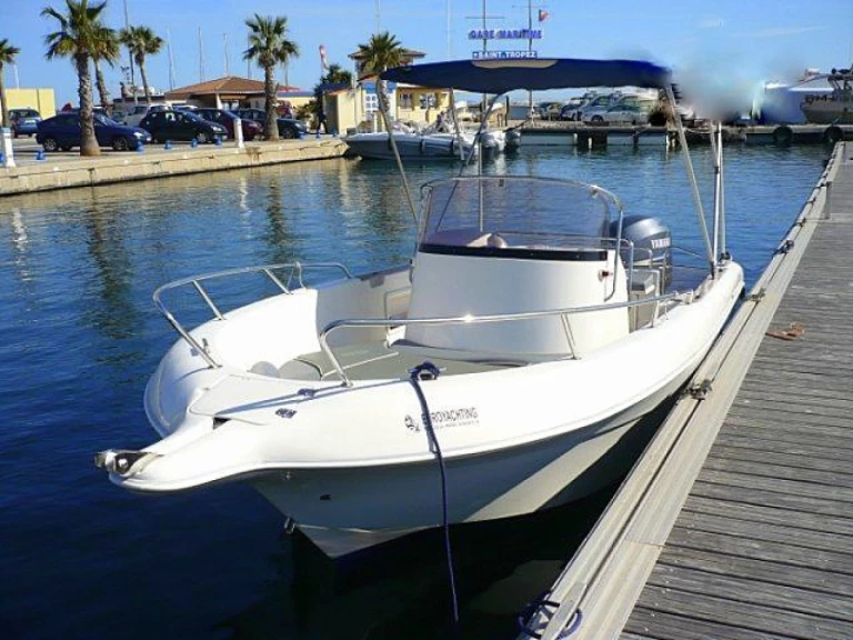 Hire a Pacific Craft Pacific Craft 500 Open Nice
