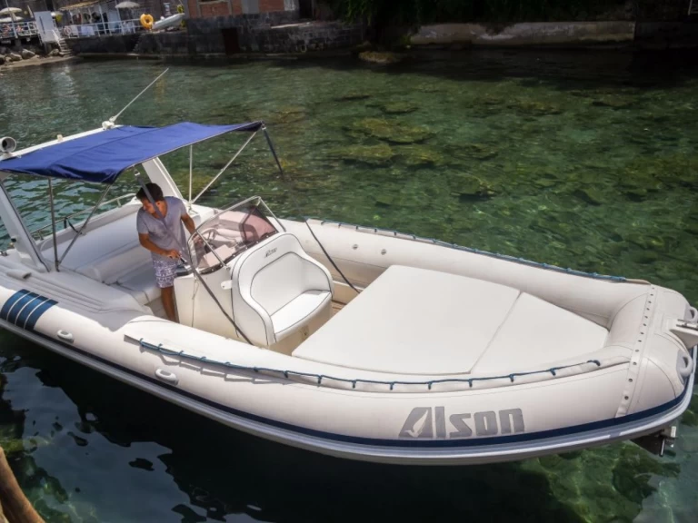 Motorboat to hire Sorrento at the best price