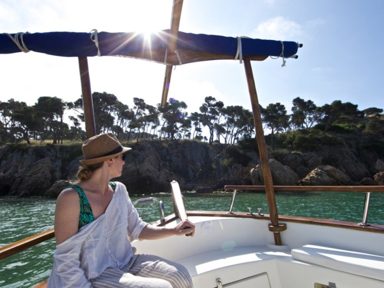 Sailboat to hire Palamós at the best price