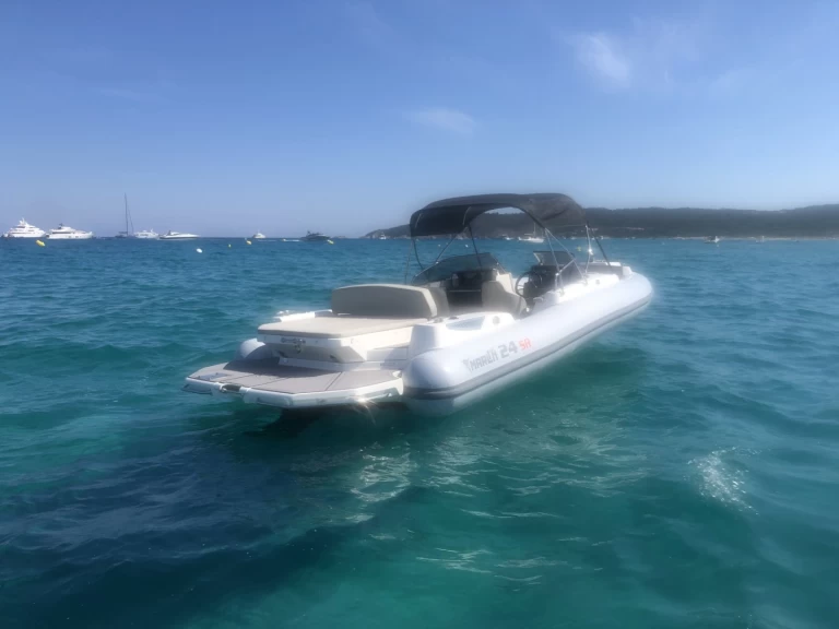 Charter a Marlin Boat Marlin Boat 24SR FB in Port Grimaud on Samboat