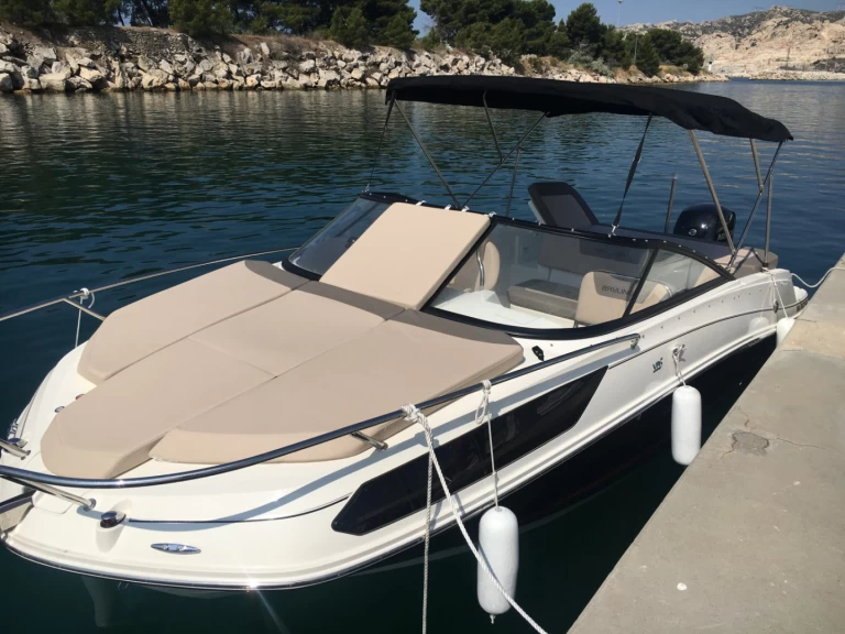Bayliner VR5 Cuddy charter bareboat or skippered in  Marseille