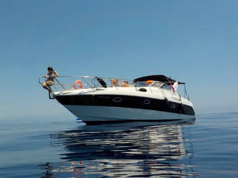 Motorboat to hire Benalmádena at the best price