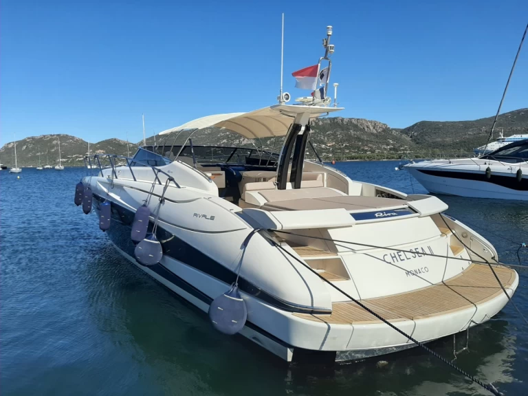 Luxury Yacht to hire Porto-Vecchio at the best price
