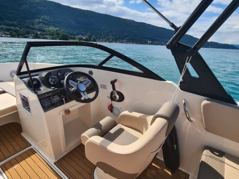 Motorboat to hire Annecy at the best price