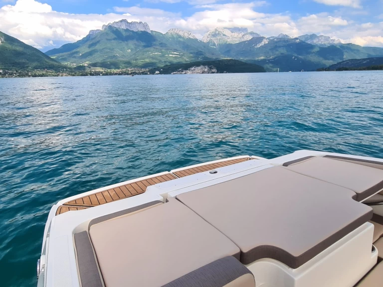 Yacht charter Annecy - Bayliner VR4 on SamBoat