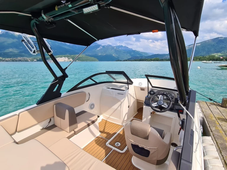 Motorboat hire in Annecy - Bayliner VR4