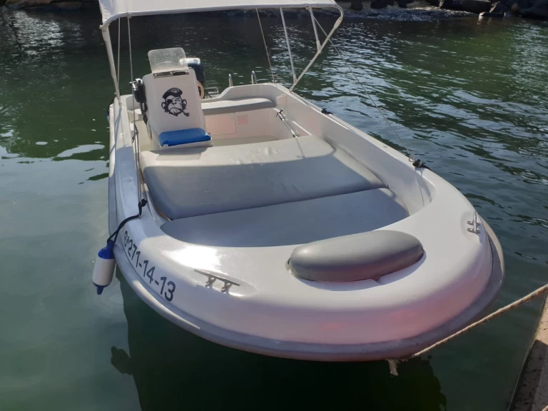 Charter a Astec 440 in Santander on Samboat