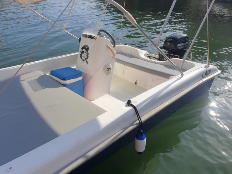 Hire Motorboat Astec with a boat licence