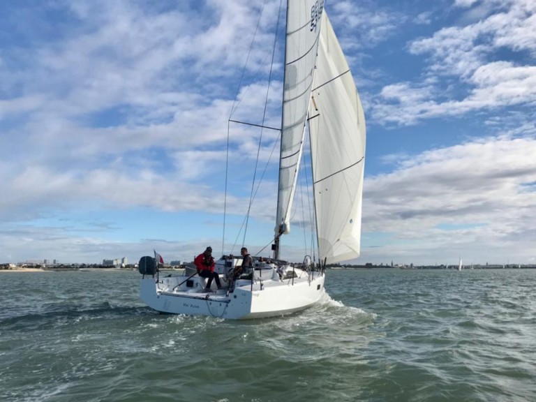 Yacht hire La Rochelle cheap Pogo 30