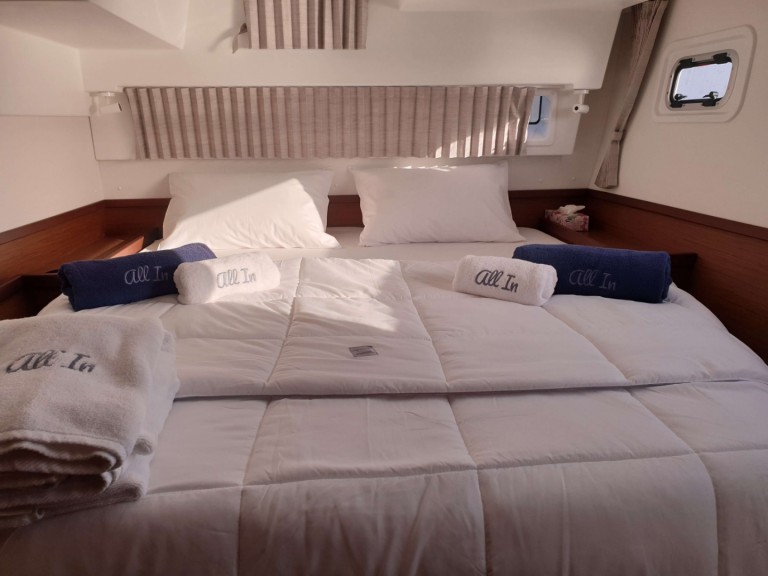 Charter a Lagoon Lagoon 42 in Lávrio on Samboat
