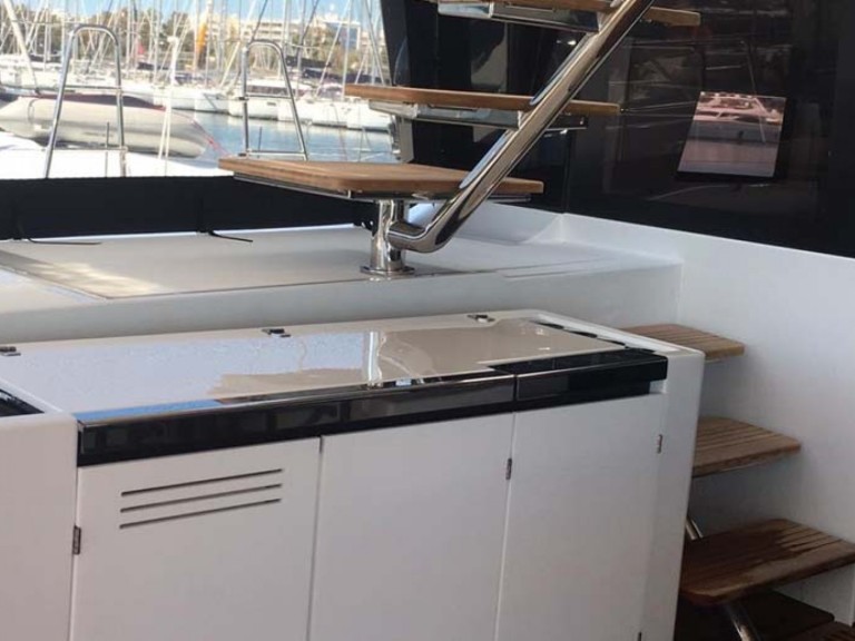 Hire Catamaran Lagoon with a boat licence