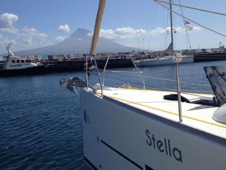 Yacht charter Horta - Dufour Dufour 410 Grand Large on SamBoat