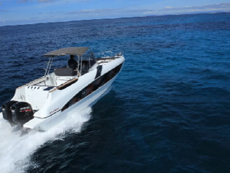 Yacht hire Lorient cheap Flyer 8.8 SPACEdeck