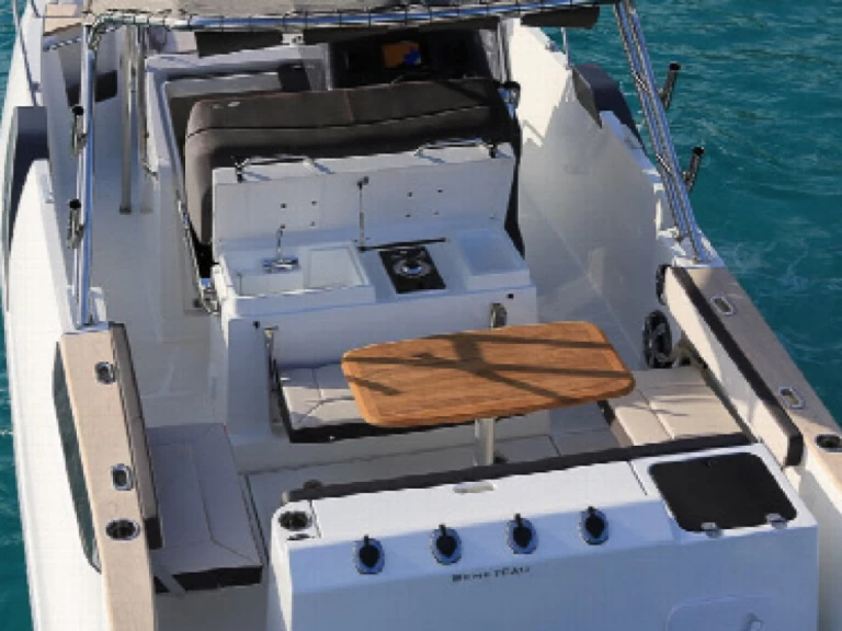 Motorboat hire in Lorient - Bénéteau Flyer 8.8 SPACEdeck