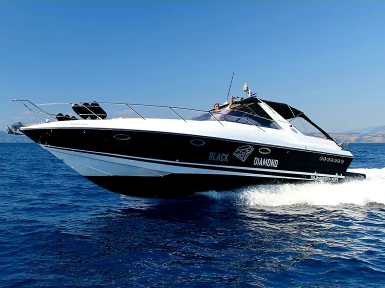 Motorboat hire in Corfu - Sunseeker Martinique 