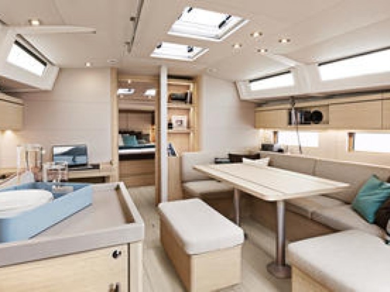 Hire a Bénéteau Oceanis 46.1 Puntone
