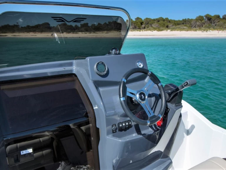 Hire a Bénéteau Flyer 5.5 SUNdeck Palamós