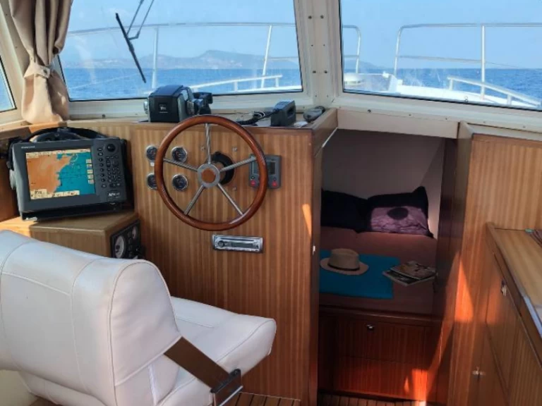 Yacht charter Sari-Solenzara - Meta JMF 32 on SamBoat