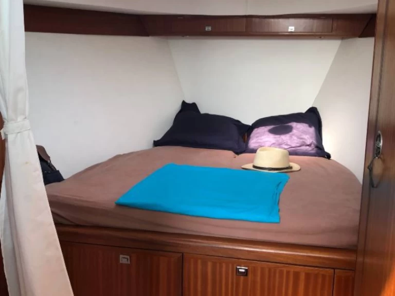 Hire a Meta JMF 32 Sari-Solenzara