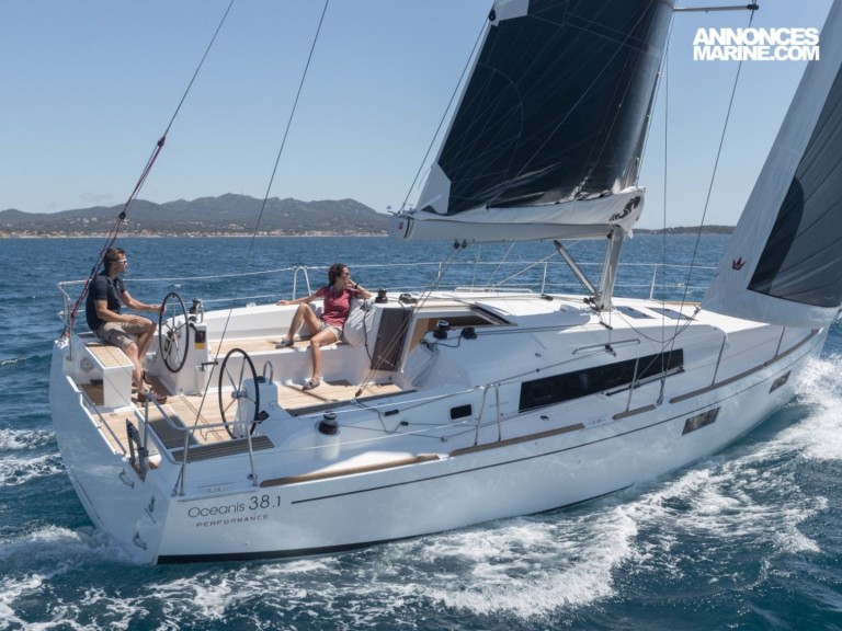 Sailboat to hire Arzon at the best price