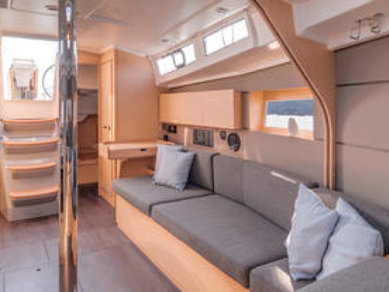 Yacht charter Arzon - Bénéteau Oceanis 38.1 on SamBoat
