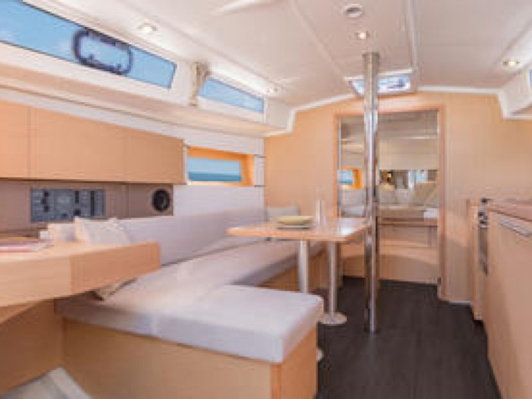 Hire a Bénéteau Oceanis 38.1 Arzon