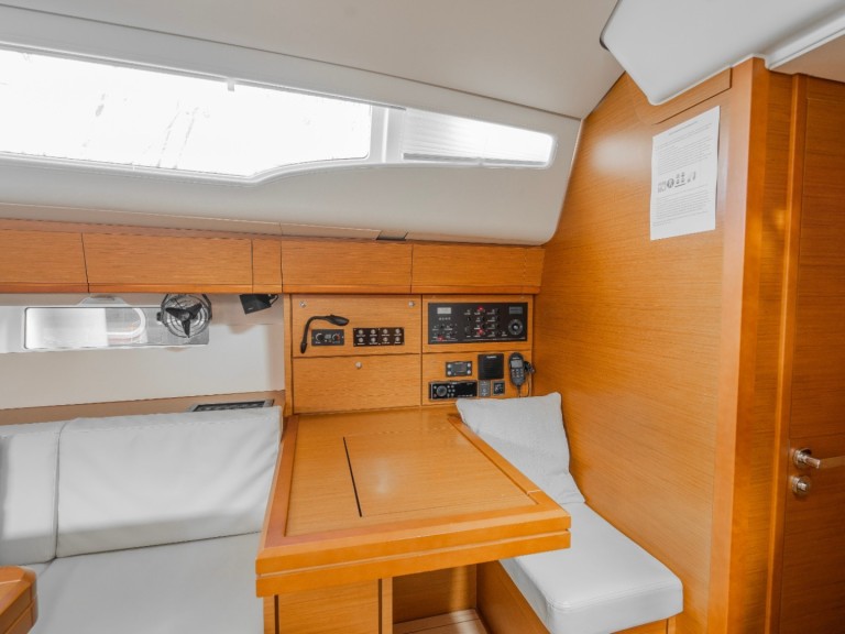 Hire a Jeanneau Jeanneau 54 Alimos