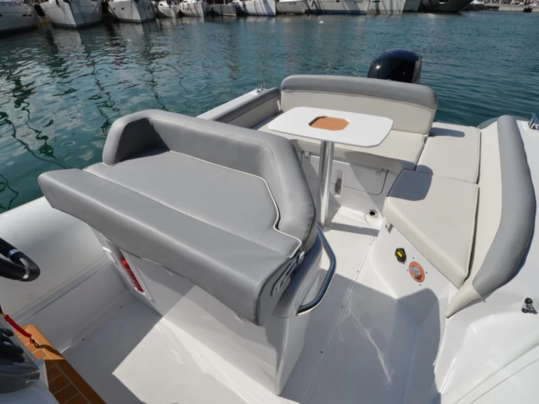 Yacht hire Roses cheap Salpa Soleil 23