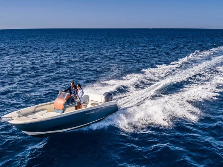 Motorboat hire in Roses - Invictus  Invictus 200 FX