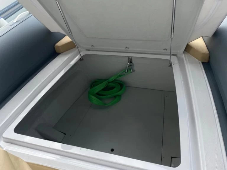 Hire RIB Salpa with a boat licence