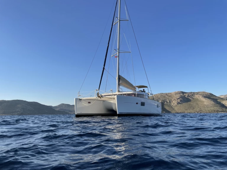 Hire Catamaran Lagoon with a boat licence
