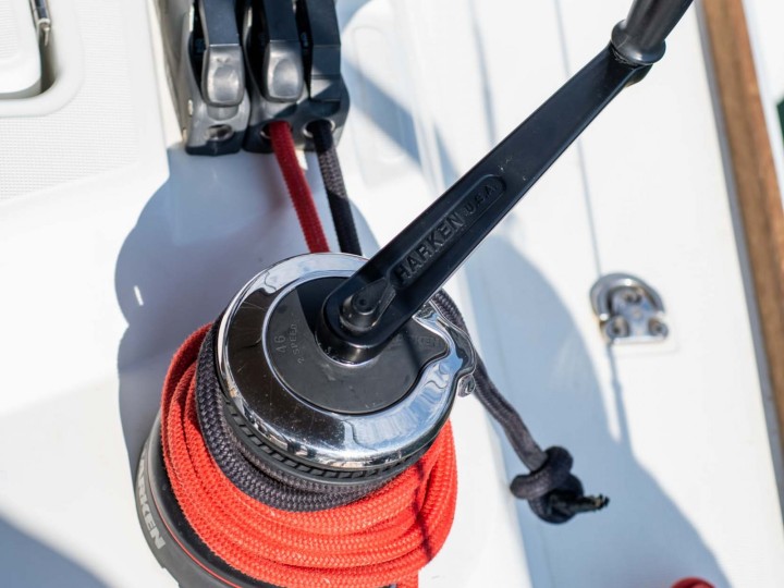 Sailboat to hire Alimos at the best price